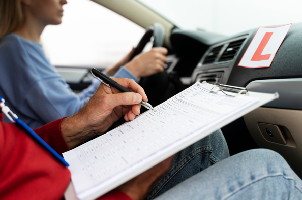 5 Ways Businesses Detect Fake Driver’s Licenses at Point of Sale (and How You Stay Safe)